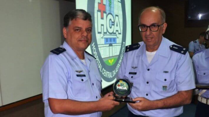 recebimento trofeu primeiro lugar no concurso criacao de logo 75 anos hca Marcelo azevedo dos santos